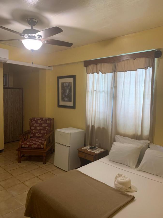 Chaleanor Hotel Dangriga Εξωτερικό φωτογραφία