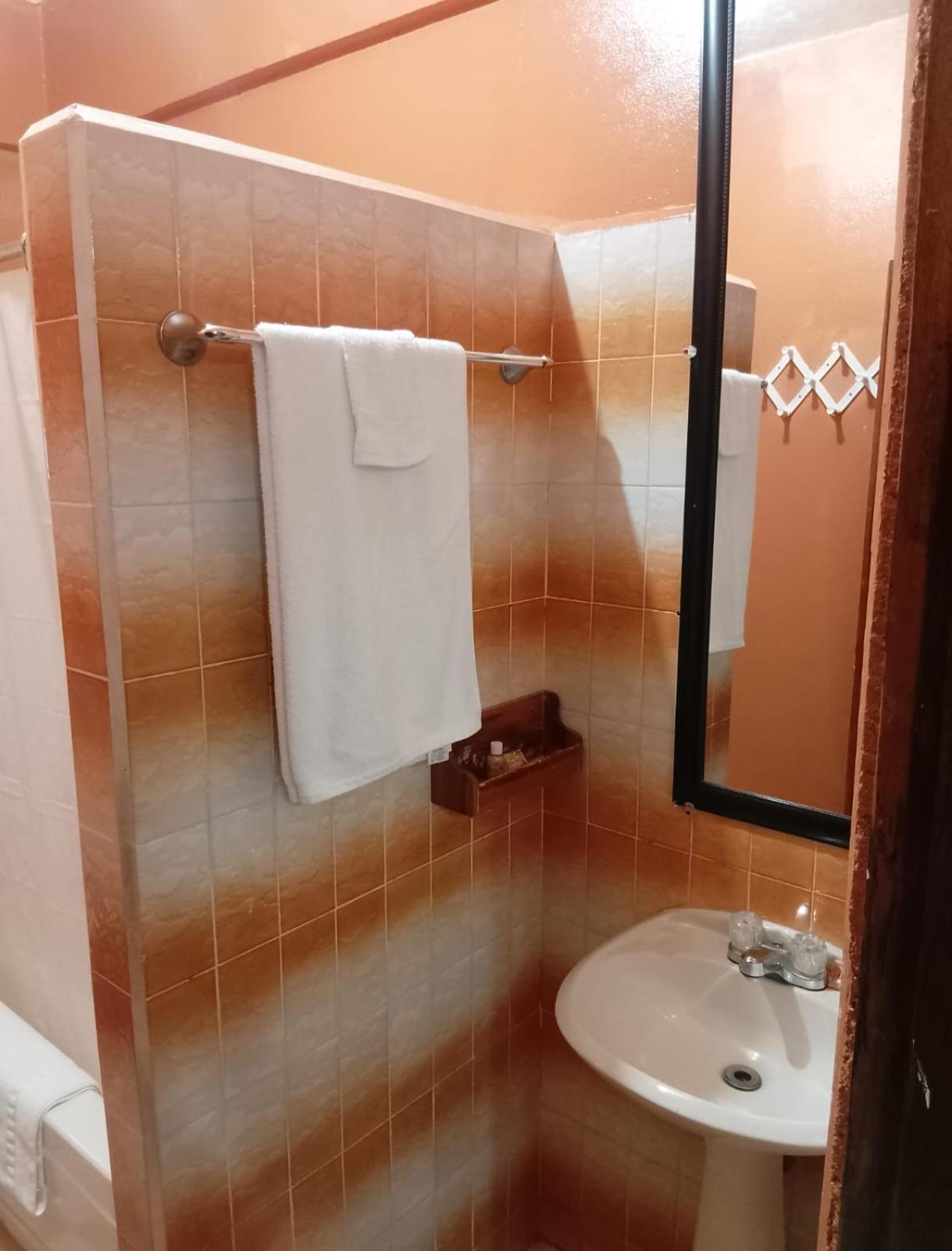 Chaleanor Hotel Dangriga Εξωτερικό φωτογραφία