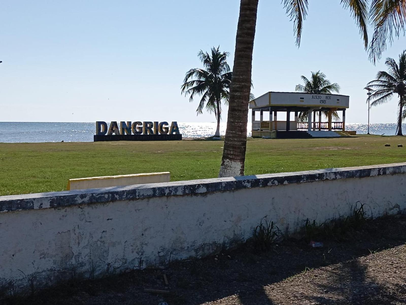 Chaleanor Hotel Dangriga Εξωτερικό φωτογραφία