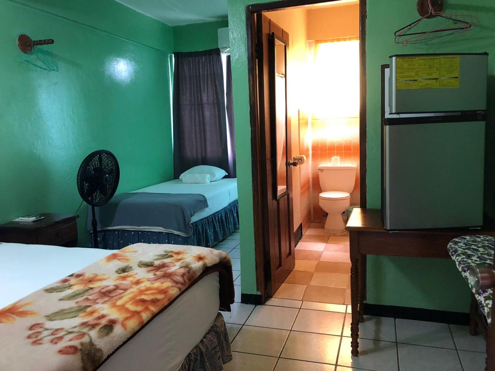 Chaleanor Hotel Dangriga Εξωτερικό φωτογραφία