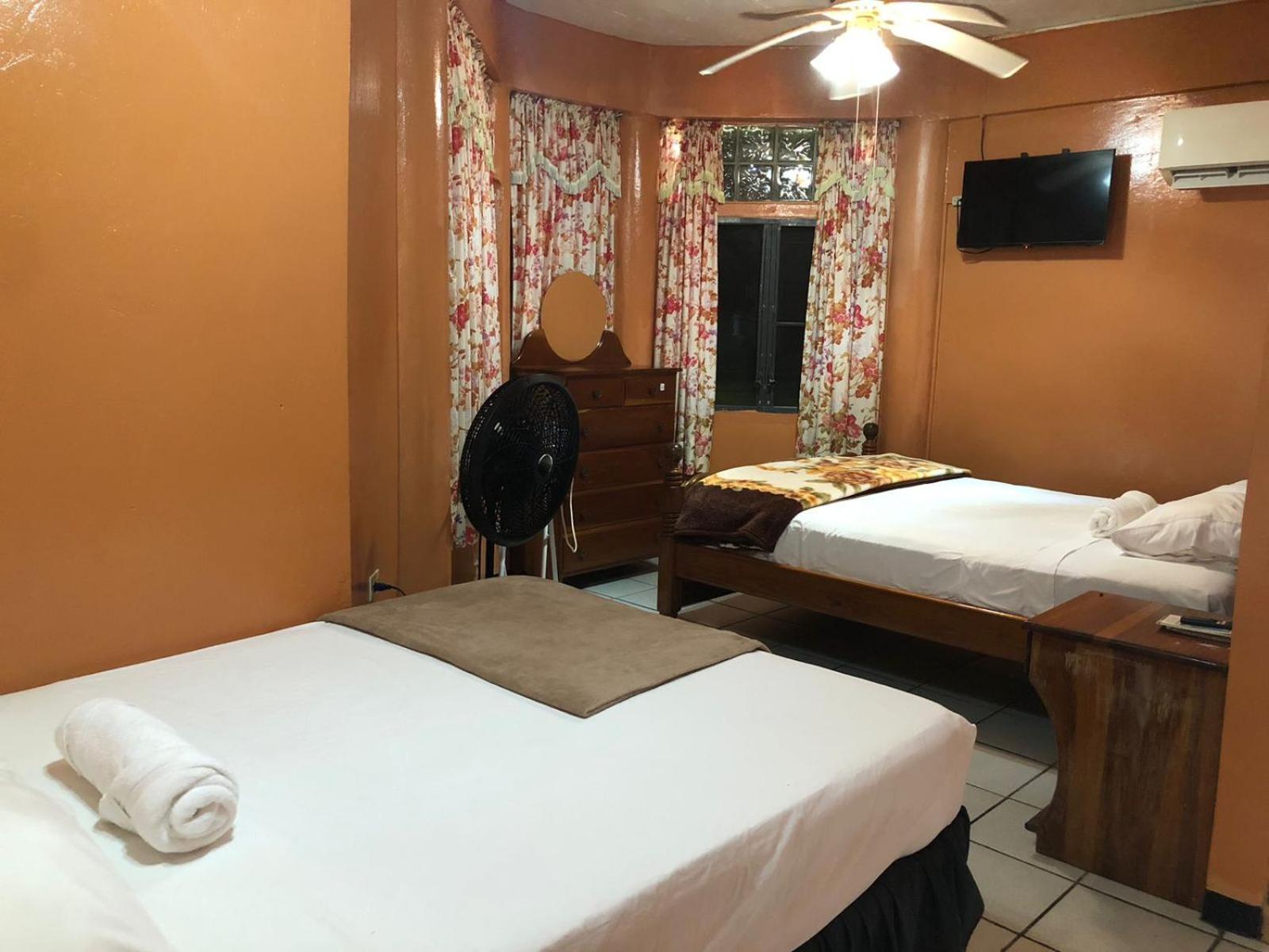Chaleanor Hotel Dangriga Εξωτερικό φωτογραφία