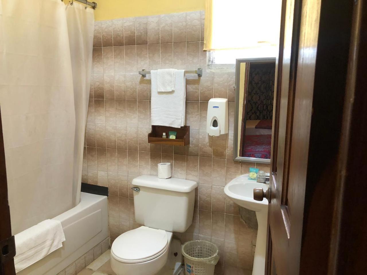 Chaleanor Hotel Dangriga Εξωτερικό φωτογραφία