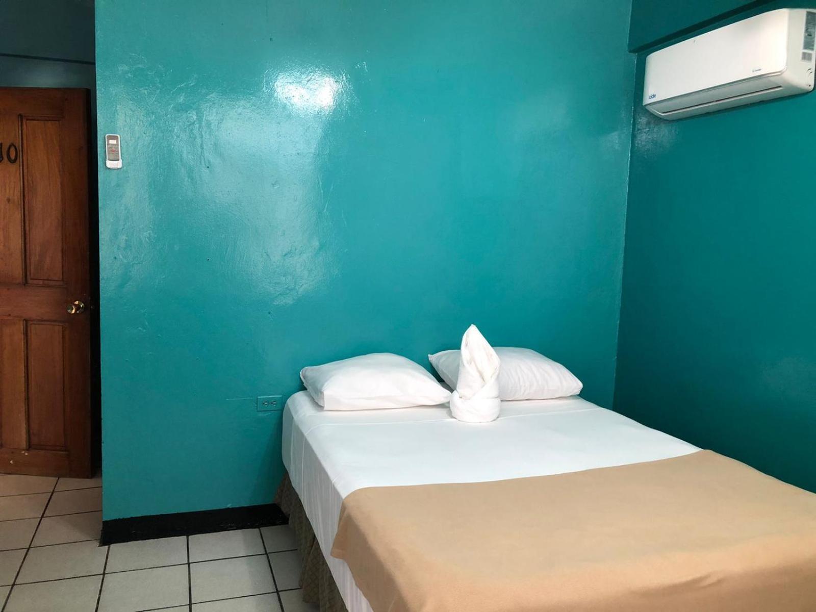 Chaleanor Hotel Dangriga Εξωτερικό φωτογραφία