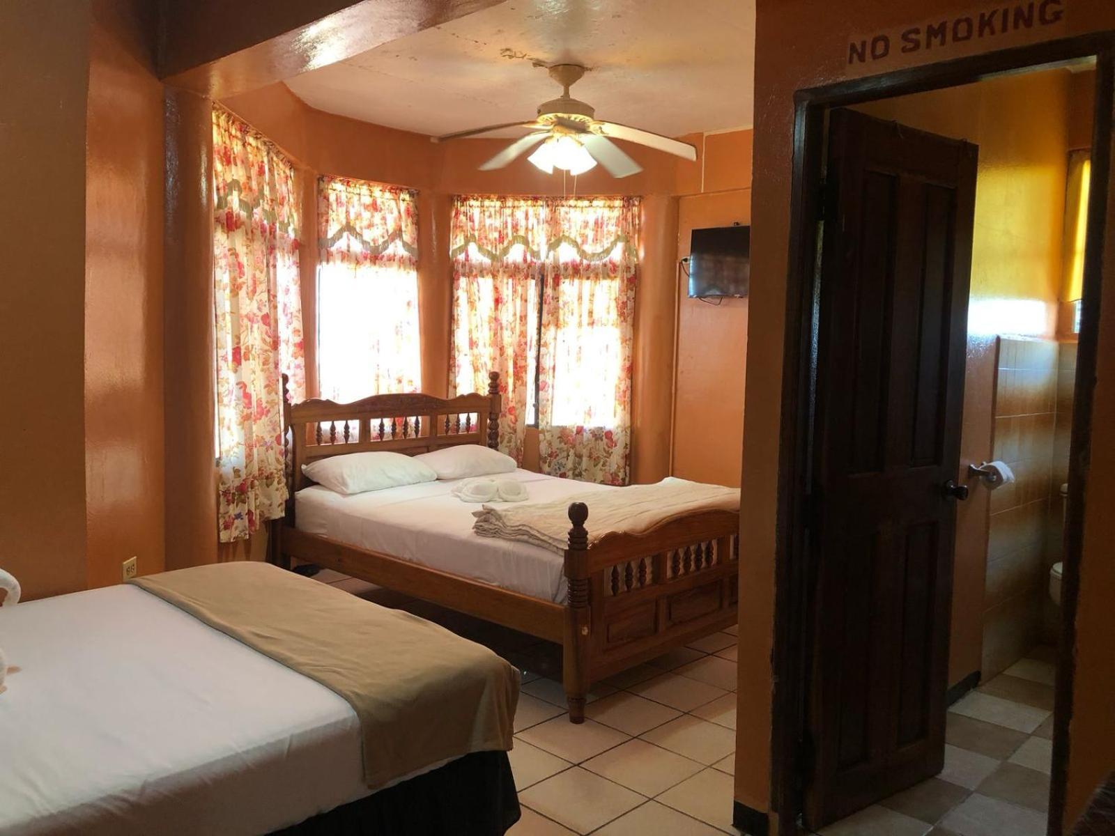 Chaleanor Hotel Dangriga Εξωτερικό φωτογραφία