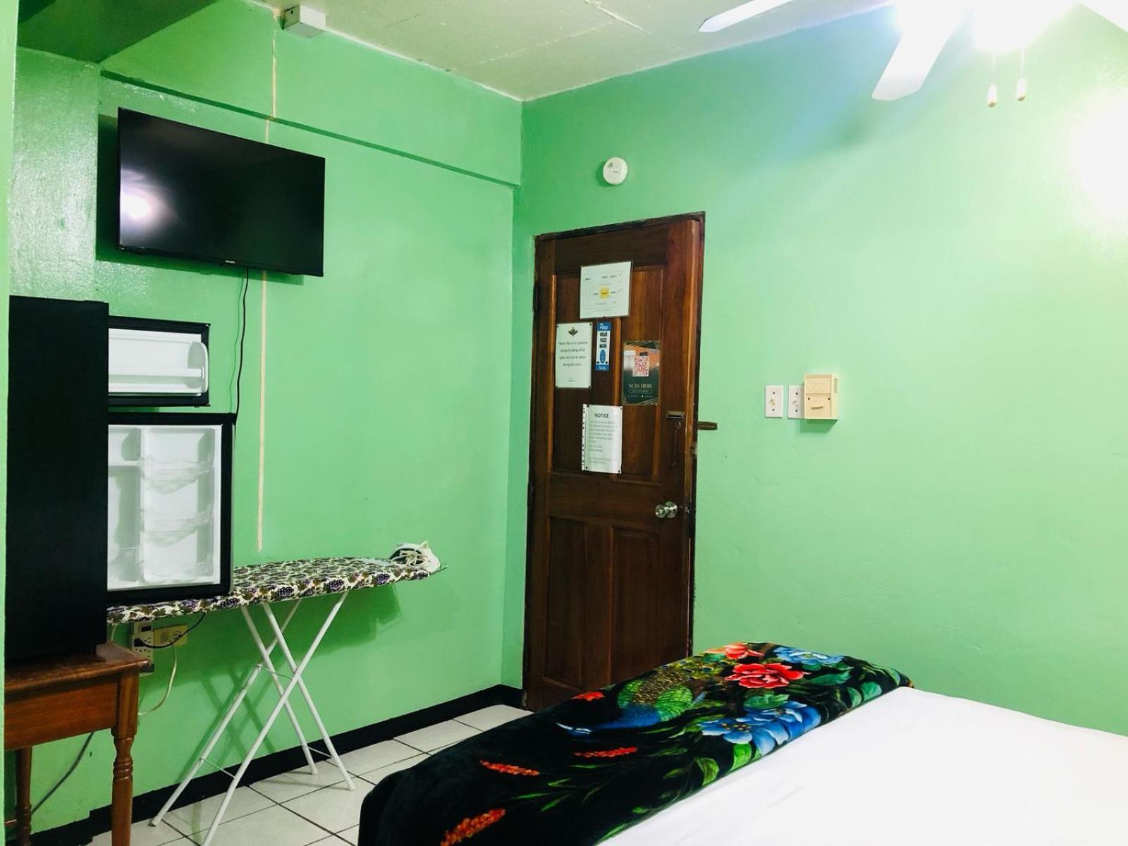 Chaleanor Hotel Dangriga Εξωτερικό φωτογραφία