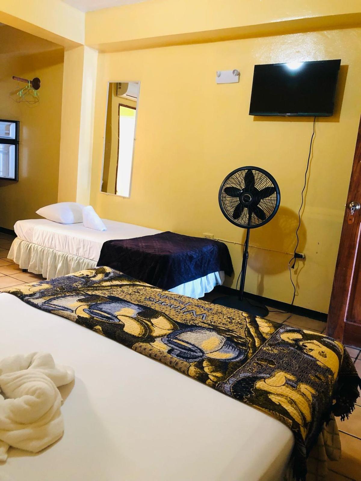Chaleanor Hotel Dangriga Εξωτερικό φωτογραφία