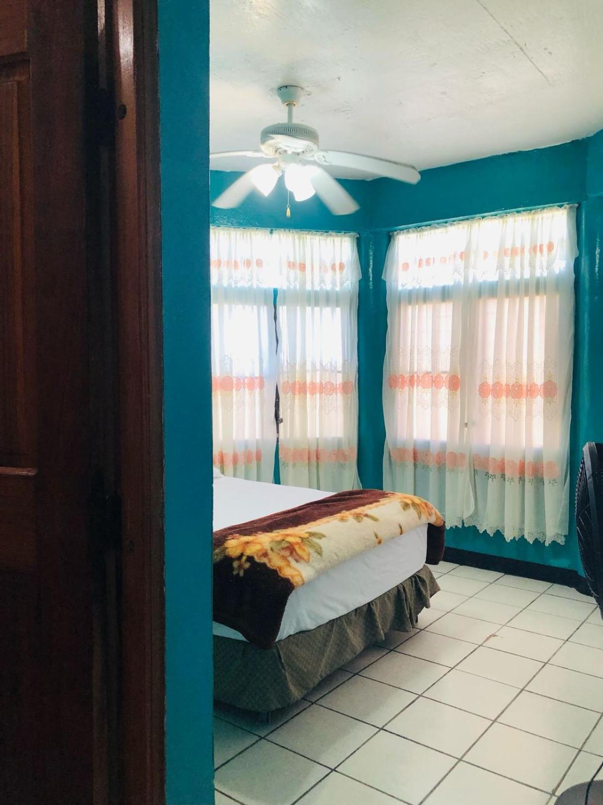 Chaleanor Hotel Dangriga Εξωτερικό φωτογραφία