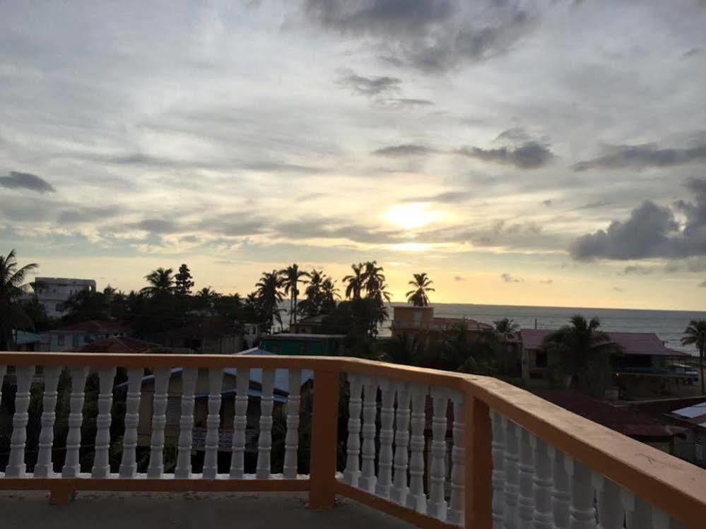 Chaleanor Hotel Dangriga Εξωτερικό φωτογραφία
